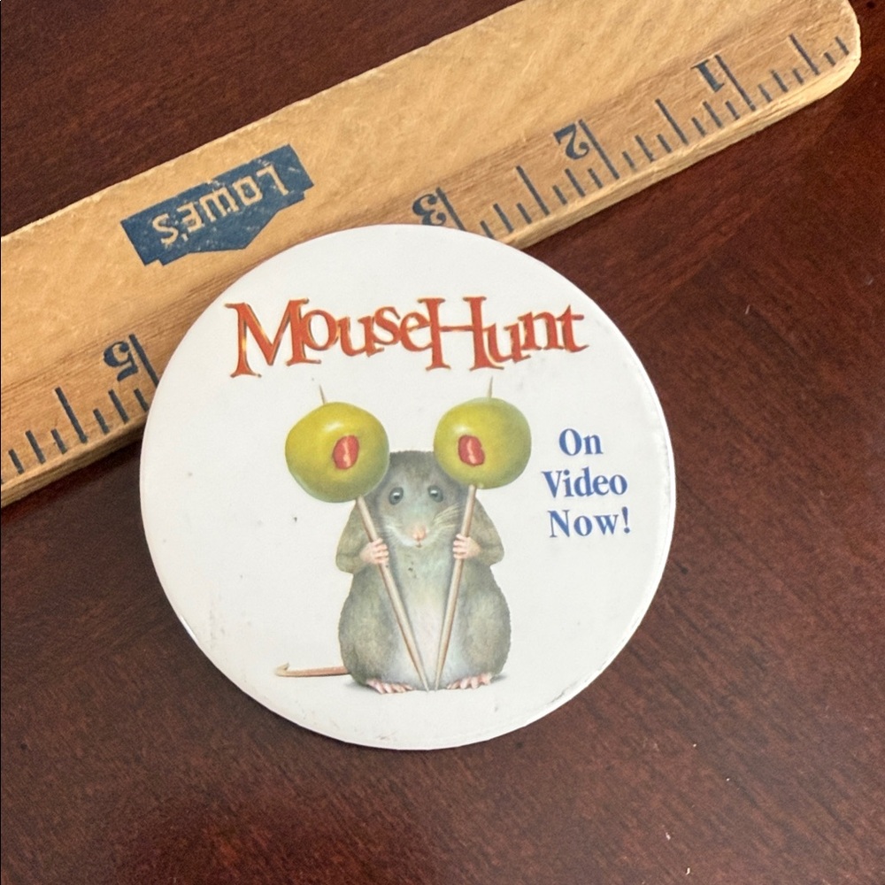 Vintage Mouse Hunt Brooch